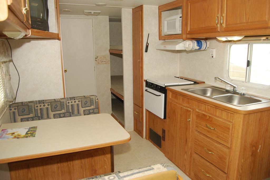 Crescent Bar Camping Resort Studio Cabin 1 Trinidad Exterior foto