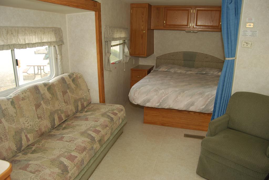 Crescent Bar Camping Resort Studio Cabin 1 Trinidad Exterior foto